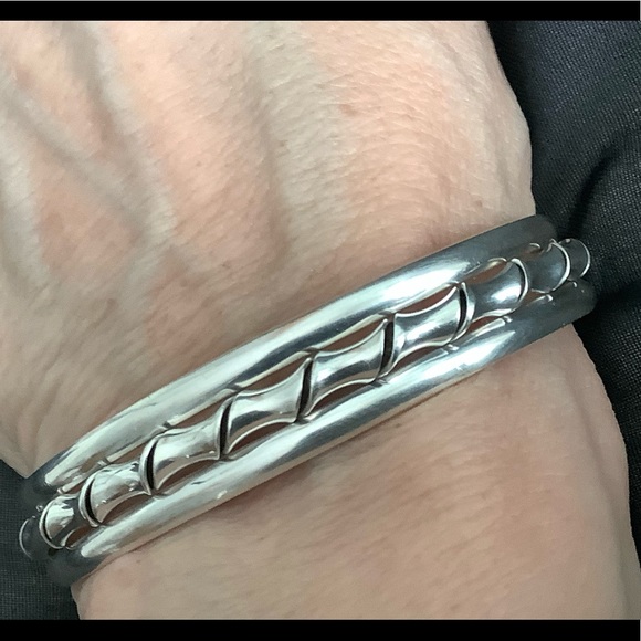 Vintage sterling silver Mexican cuff bracelet - Picture 3 of 12